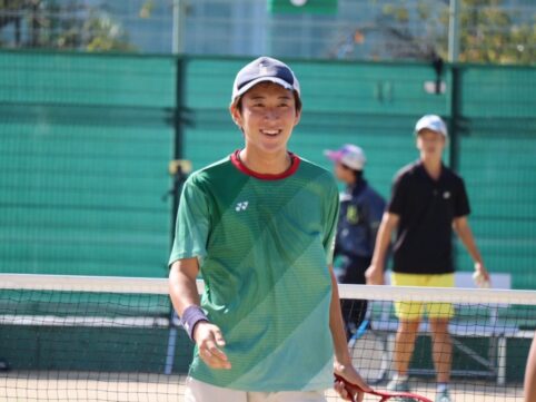ソフトテニス選手の写真
