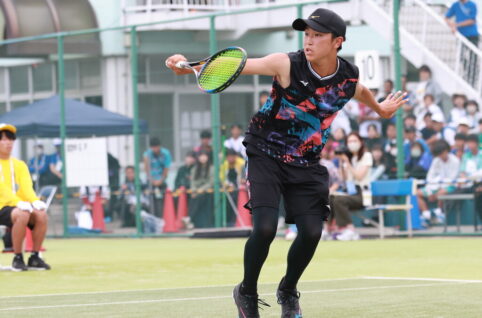 ソフトテニス中尾選手の写真