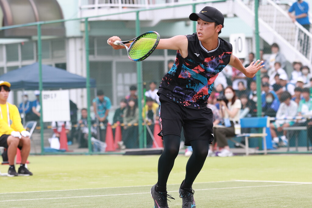 ソフトテニス中尾選手の写真