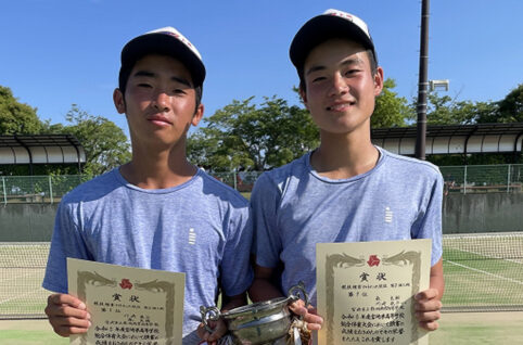 ソフトテニス　川崎・森ペアの写真