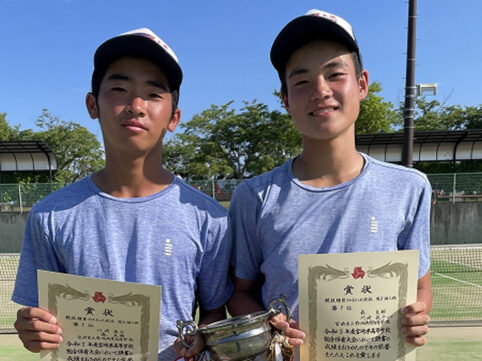 ソフトテニス　川崎・森ペアの写真