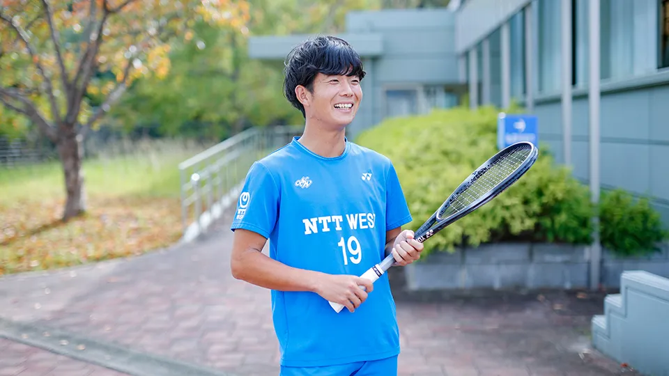 ソフトテニス　内本選手の写真