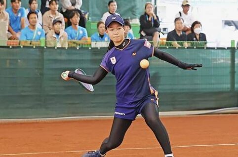 ソフトテニス　天間麗奈選手の写真