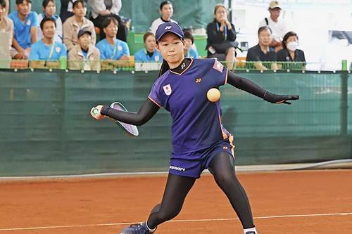 ソフトテニス　天間麗奈選手の写真