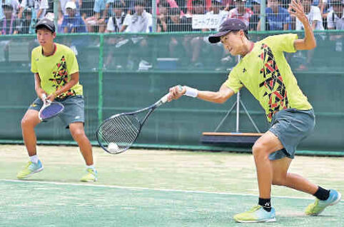 ソフトテニス　小山選手の写真