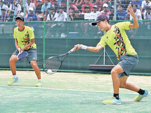 ソフトテニス　小山選手の写真