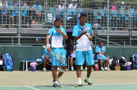 ソフトテニス　男性二人の写真